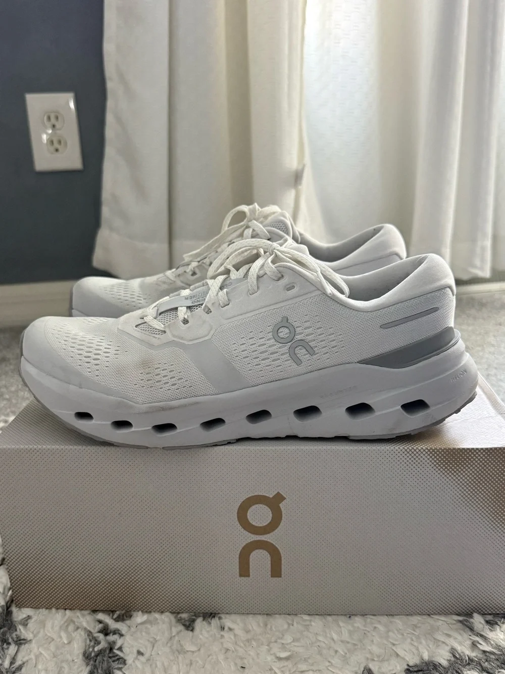 On Running Cloudsurfer 3 Frost/Glacier color Women’s Running Shoes - Size 11
